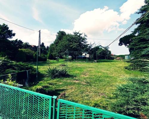 Dom na dużej działce graniczący z rz. Ciemięgą.