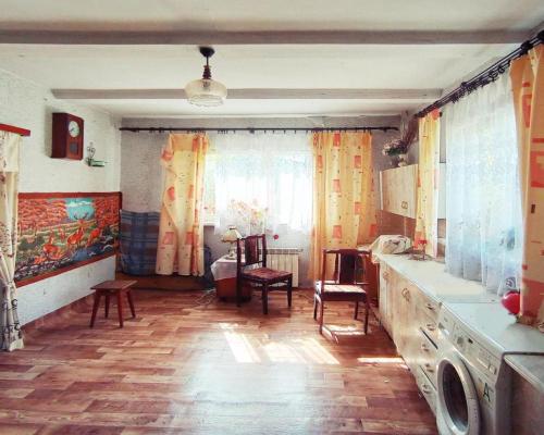 Dom na dużej działce graniczący z rz. Ciemięgą.