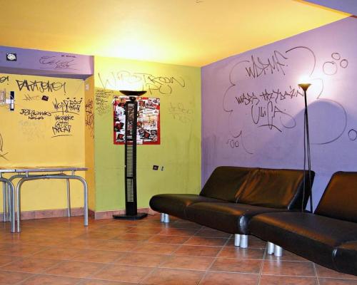 Przy jednej z bardziej ruchliwych ulic miasta