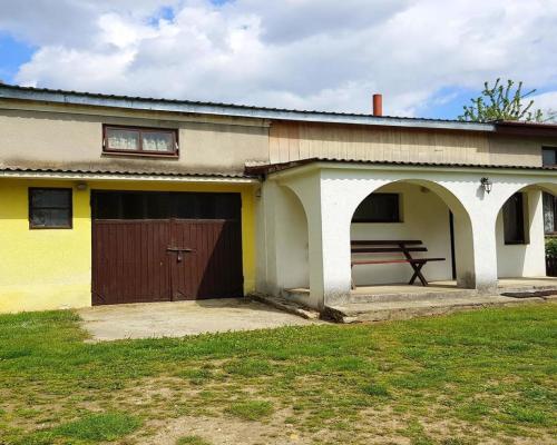 Mały domek w świetnej lokalizacji - Uniszowice