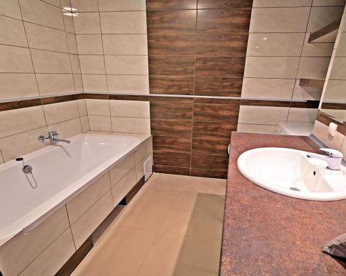 Segment w szeregowcu - 3 mieszkania w jednym!!