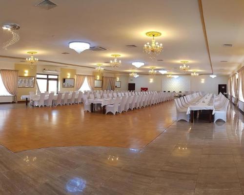 Kompleks hotel-eventowy + bud.usługowe z najemcami