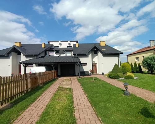 Dom 1/2 bliźniaka w Leokadiowie 12 km od Puław.