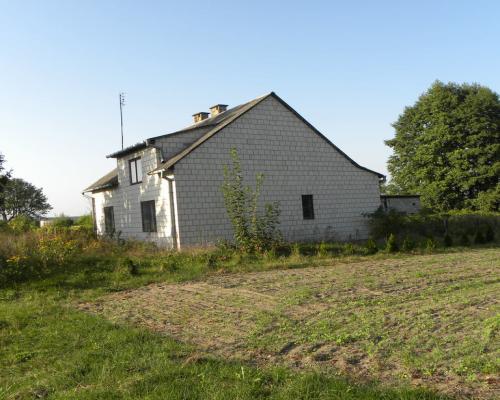 Dom  120 m kw w Baryczy Nowej pow. Zwoleń.