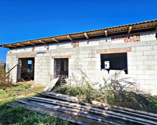 Działka blisko Nałęczowa z rozpoczętą budową domu!