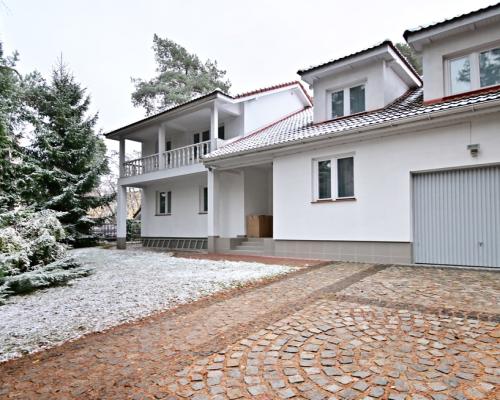 Szeregowiec na spokojnym osiedlu przy lesie-okazja