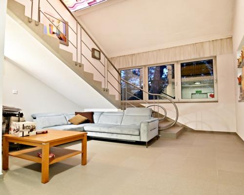 Szeregowiec na spokojnym osiedlu przy lesie-okazja