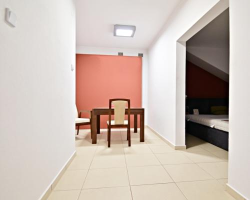 Szeregowiec na spokojnym osiedlu przy lesie-okazja