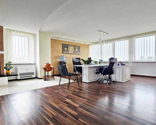 Budynek z lok. biurowo-usługowymi na 22ar działce