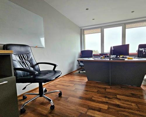 Budynek z lok. biurowo-usługowymi na 22ar działce