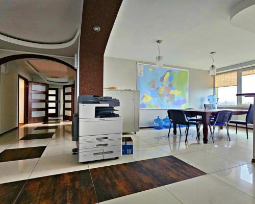 Budynek z lok. biurowo-usługowymi na 22ar działce