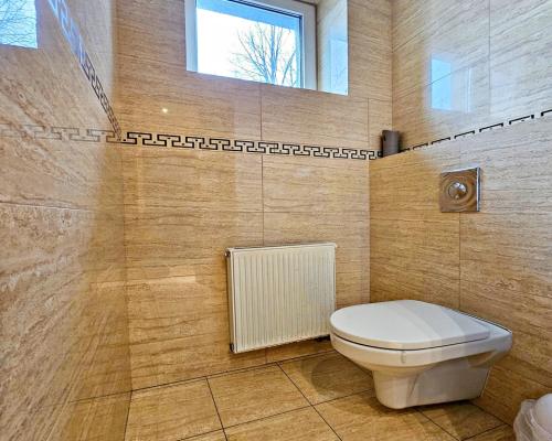 Budynek z lok. biurowo-usługowymi na 22ar działce