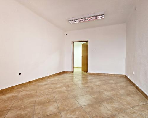 Lokal biurowo-usługowy 250m2 +duży parking w cenie