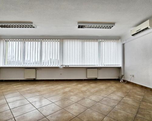 Lokal biurowo-usługowy 250m2 +duży parking w cenie