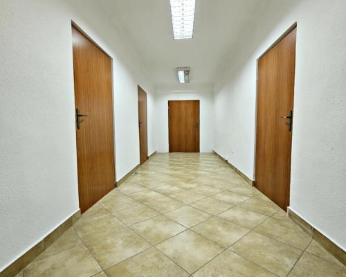 Lokal biurowo-usługowy 250m2 +duży parking w cenie