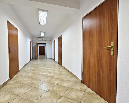 Lokal biurowo-usługowy 250m2 +duży parking w cenie