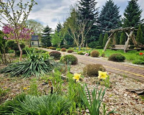 Dąbrowa - dom gotowy do zamieszkania blisko jezior