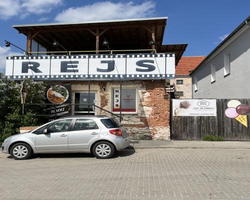 Restauracja "REJS" ul. Portowa 2  w Puławach.