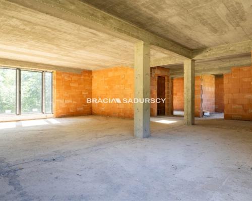 DOM POD LASEM NA WIDOKOWEJ DZIAŁCE