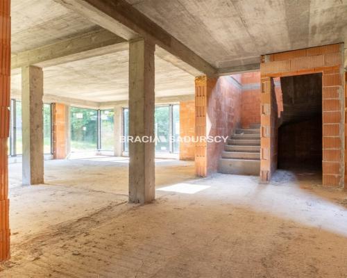 DOM POD LASEM NA WIDOKOWEJ DZIAŁCE