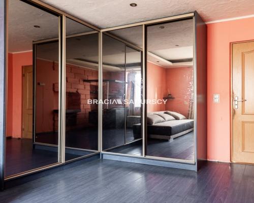 SWOSZOWICE, DOM W ZABUDOWIE BLIŹNIACZEJ, 3 POK