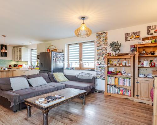 Połowa bliźniaka ze sporym ogródkiem.