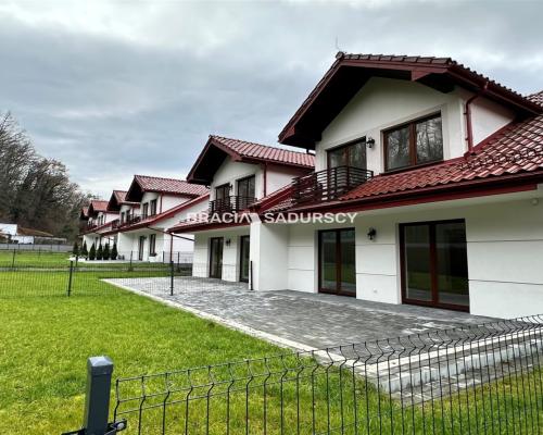 Bliźniak z garażem i ogrodem - 245,38 m2