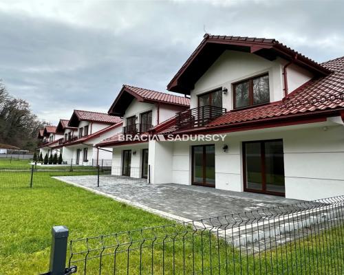 Bliźniak z garażem i ogrodem - 245,38 m2