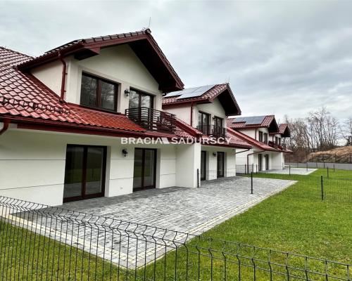 Bliźniak z garażem i ogrodem - 245,38 m2