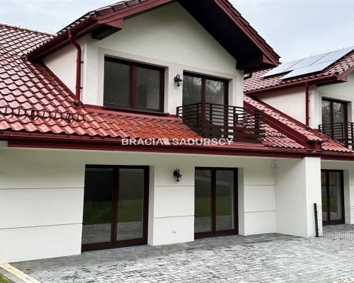 Bliźniak z garażem i ogrodem - 245,38 m2