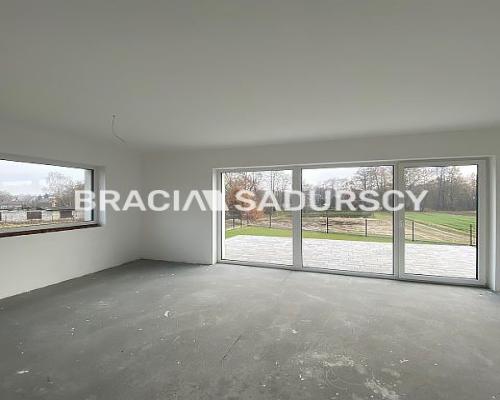 Nowoczesny dom z widokiem na staw, 5 sypialni!