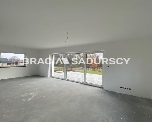 Nowoczesny dom z widokiem na staw, 5 sypialni!