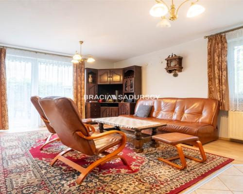 Dom, 17 arów zieleni, staw, taras, garaż – Rożnowa