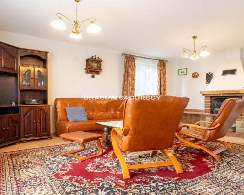 Dom, 17 arów zieleni, staw, taras, garaż – Rożnowa