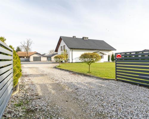 Dom jednorodzinny 138 m² – piękna działka 18 a