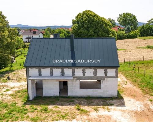Dom w spokojnej okolicy Jeziora Dobczyckiego.