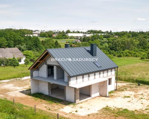 Dom w spokojnej okolicy Jeziora Dobczyckiego.