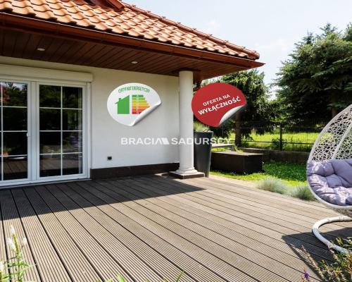 Zapraszam na prezentację  wyjątkowego domu  w Pielgrzymowicach, w dobrze skomunikowanej okolicy, obok Michałowic, Zielonek. 
Do