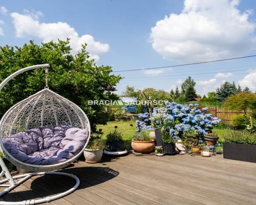 Zapraszam na prezentację  wyjątkowego domu  w Pielgrzymowicach, w dobrze skomunikowanej okolicy, obok Michałowic, Zielonek. 
Do