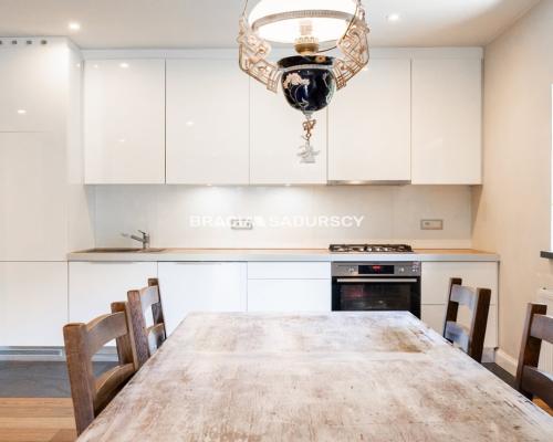 Zapraszam na prezentację  wyjątkowego domu  w Pielgrzymowicach, w dobrze skomunikowanej okolicy, obok Michałowic, Zielonek. 
Do