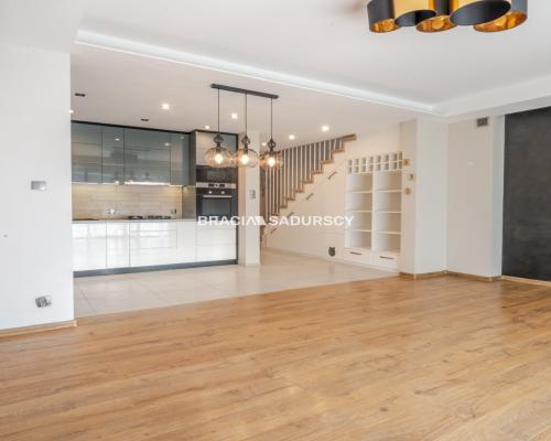 Wygodny dom z ogrodem w Skawinie.