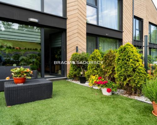 Zielona Oaza Nowoczesny Dom w Stylu Stodoły