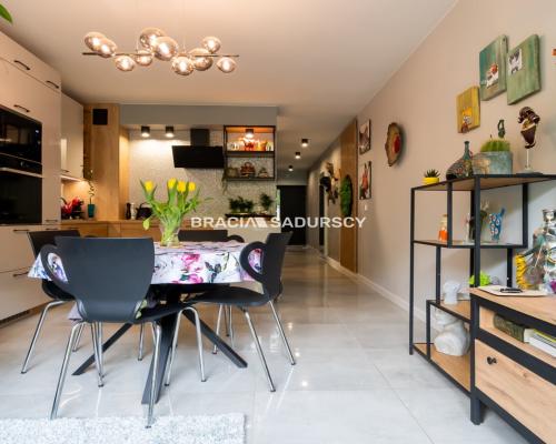 Zielona Oaza Nowoczesny Dom w Stylu Stodoły