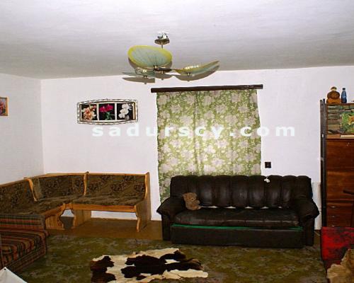 Działka 2100m2  z domem z dobudówką, razem 4 pokoje z kuchnią, łazienką, we wsi Niedźwiada Duża, ok. 15 km od Kazimierza Dolneg