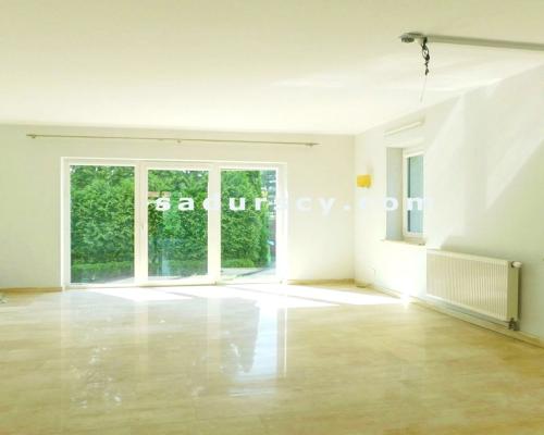 Ładny dom ok. 470m2 na działce 1500m2 w Chyliczkach, między Konstancinem i Piasecznem. Powierzchnia użytkowa parteru, poddasza,