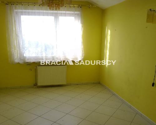 * Oferta zawiera zdjęcia właściciela oferty.   
 
  Duże, przestronne mieszkanie 5-cio pokojowe  z przeznaczeniem na cele biuro