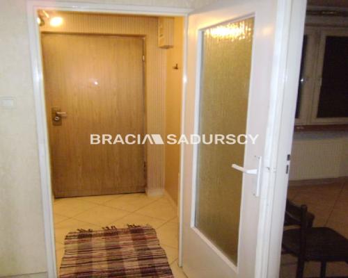 * Oferta zawiera zdjęcia właściciela oferty.   
 
  Duże, przestronne mieszkanie 5-cio pokojowe  z przeznaczeniem na cele biuro