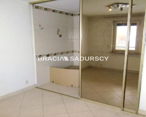 * Oferta zawiera zdjęcia właściciela oferty.   
 
  Duże, przestronne mieszkanie 5-cio pokojowe  z przeznaczeniem na cele biuro