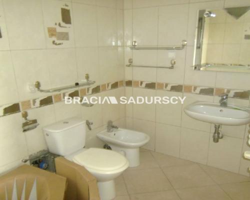 * Oferta zawiera zdjęcia właściciela oferty.   
 
  Duże, przestronne mieszkanie 5-cio pokojowe  z przeznaczeniem na cele biuro