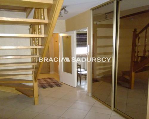 * Oferta zawiera zdjęcia właściciela oferty.   
 
  Duże, przestronne mieszkanie 5-cio pokojowe  z przeznaczeniem na cele biuro